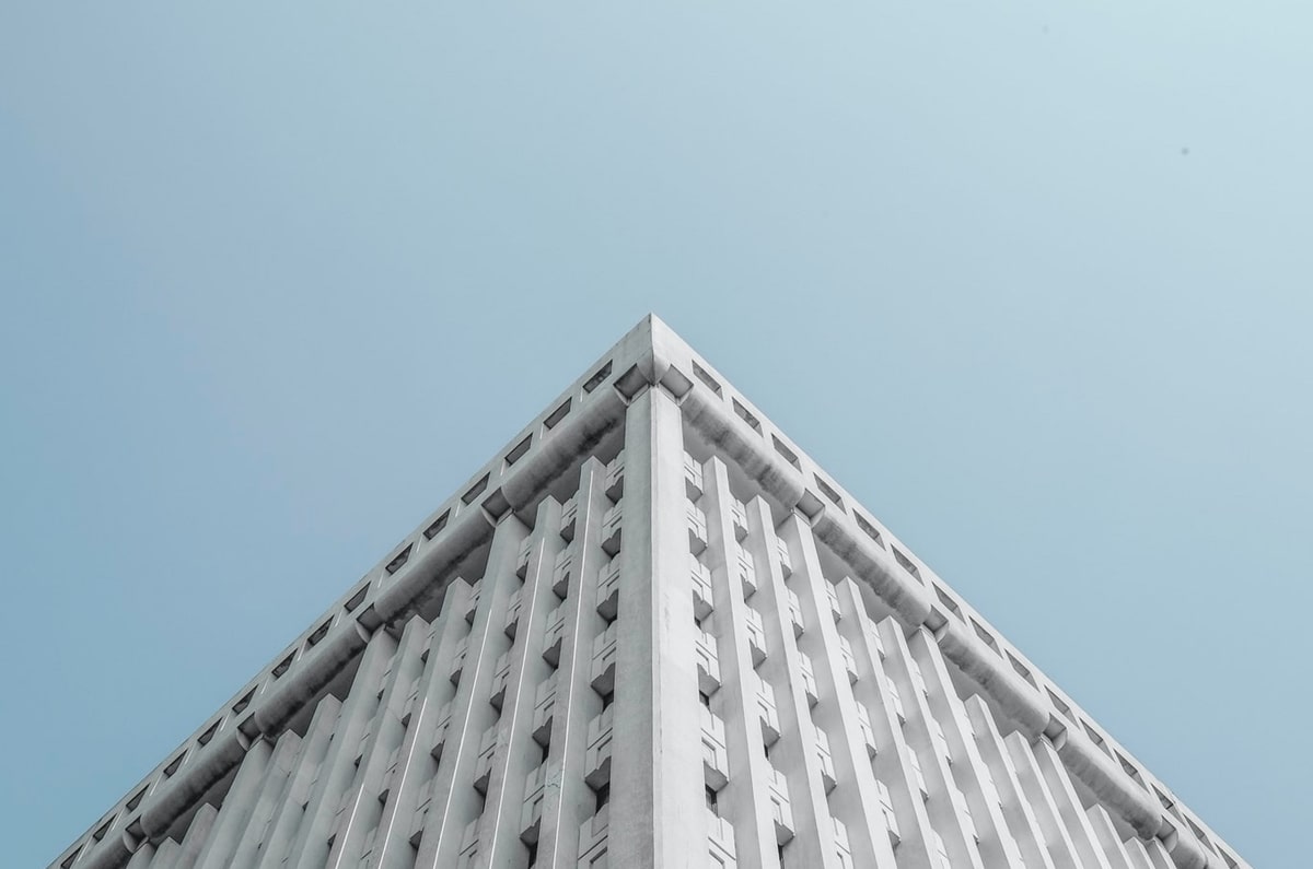 德甲赔率-即将对战JDG，BLG分享赛前准备花絮：Bin大笑着玩手机